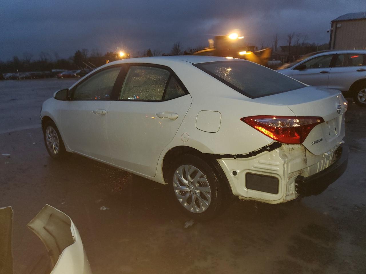 Изображение 2 2018 TOYOTA COROLLA L 2018 с VIN 5YFBURHE7JP820066