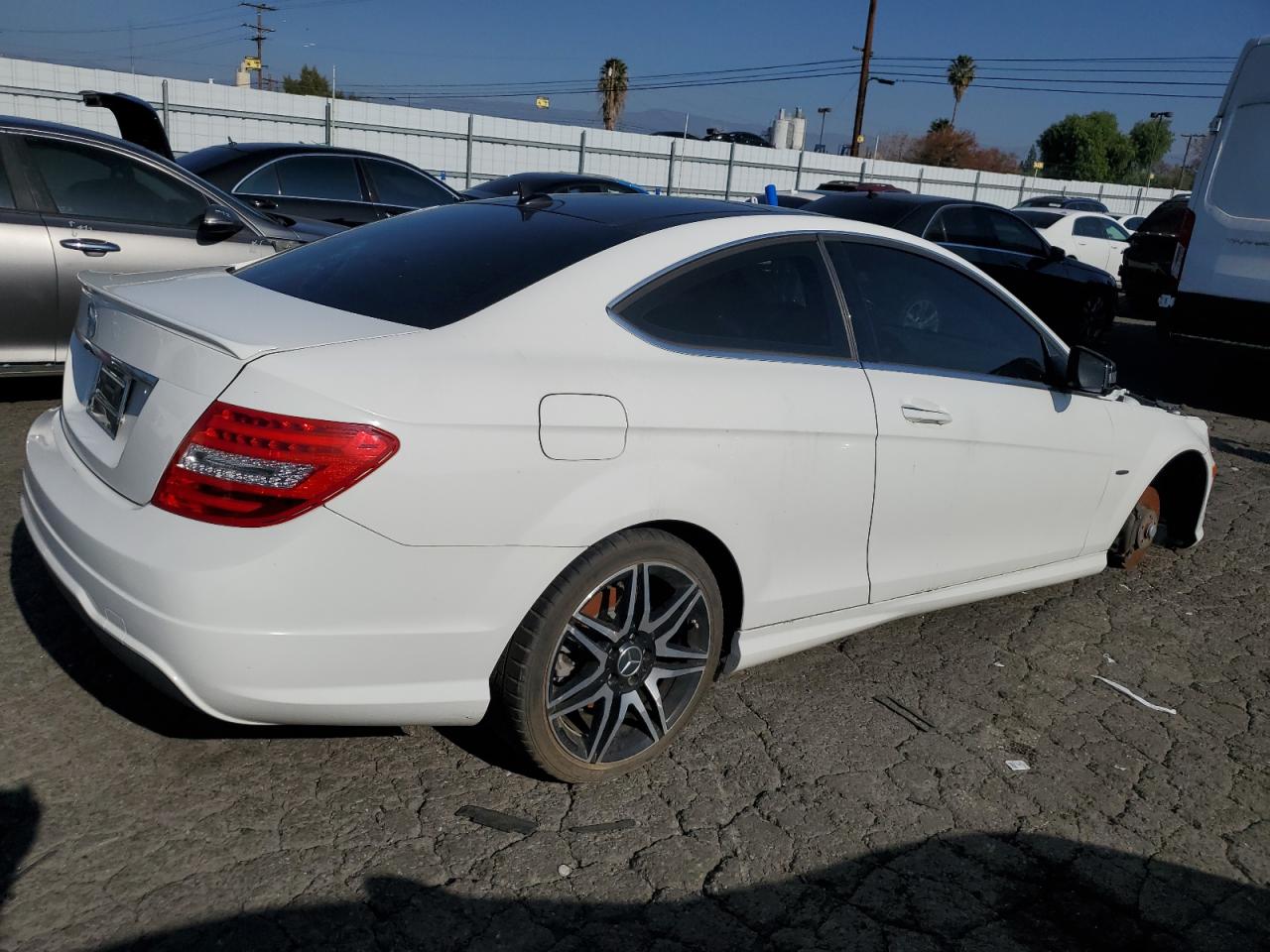Obraz 3 z 2013 MERCEDES-BENZ C 250 2013 z VIN WDDGJ4HB9DG017309