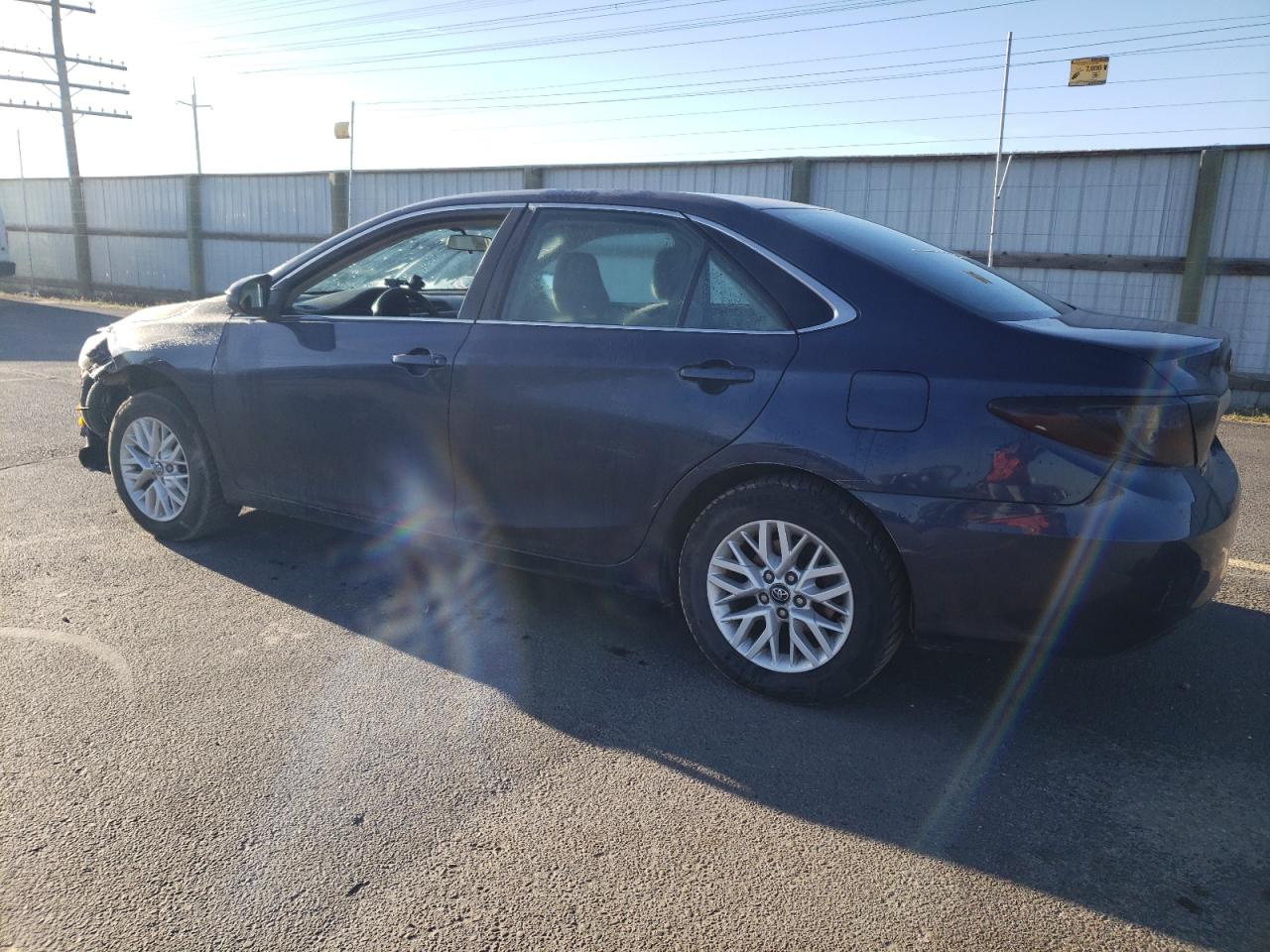 Obraz 2 z 2016 TOYOTA CAMRY LE 2016 z VIN 4T4BF1FK1GR570583