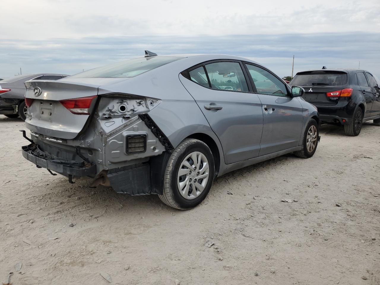 Изображение 3 2017 HYUNDAI ELANTRA SE 2017 с VIN 5NPD74LF4HH111802
