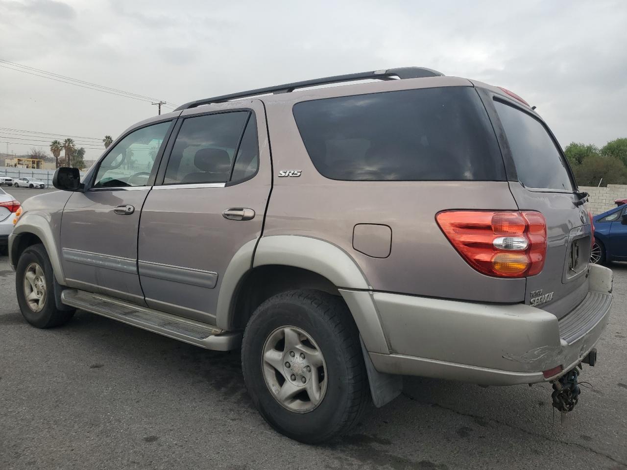 Image 2 of 2002 TOYOTA SEQUOIA SR5 2002 with VIN 5TDBT44A12S118519