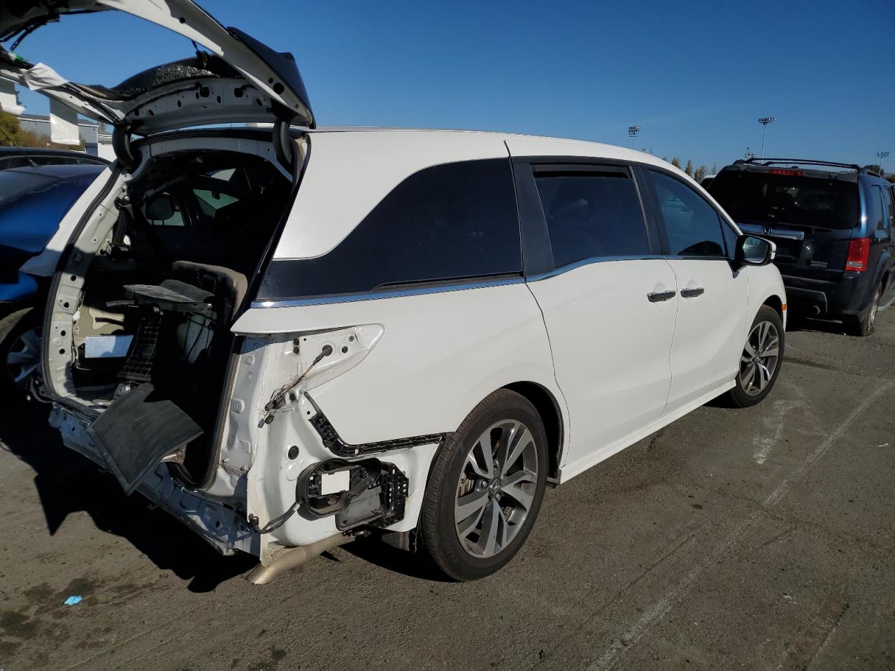 Image 3 of 2023 HONDA ODYSSEY TOURING 2023 with VIN 5FNRL6H87PB037067