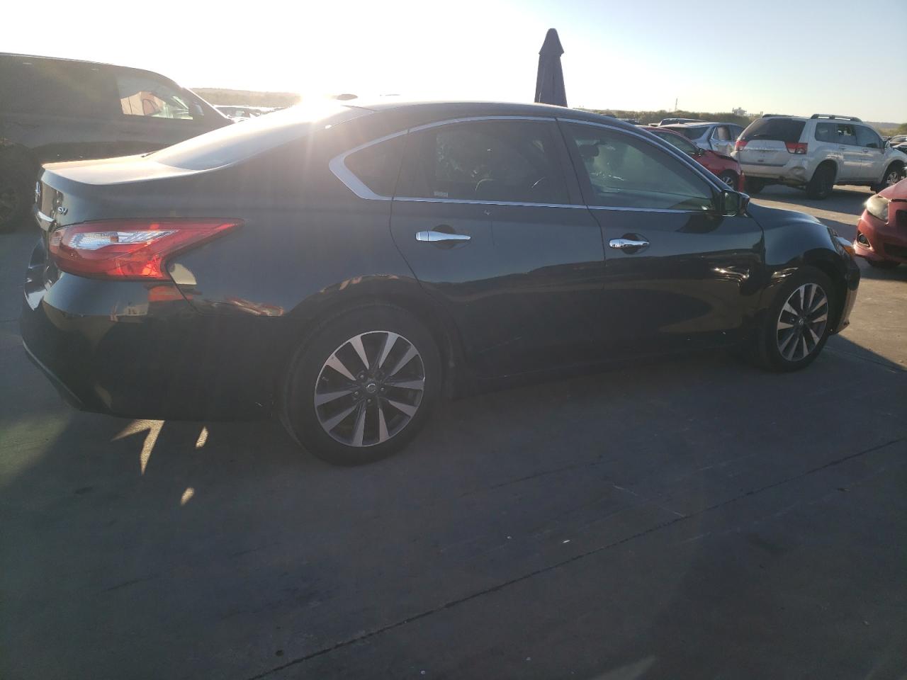 Obraz 3 z 2017 NISSAN ALTIMA 2.5 2017 z VIN 1N4AL3AP9HC290957