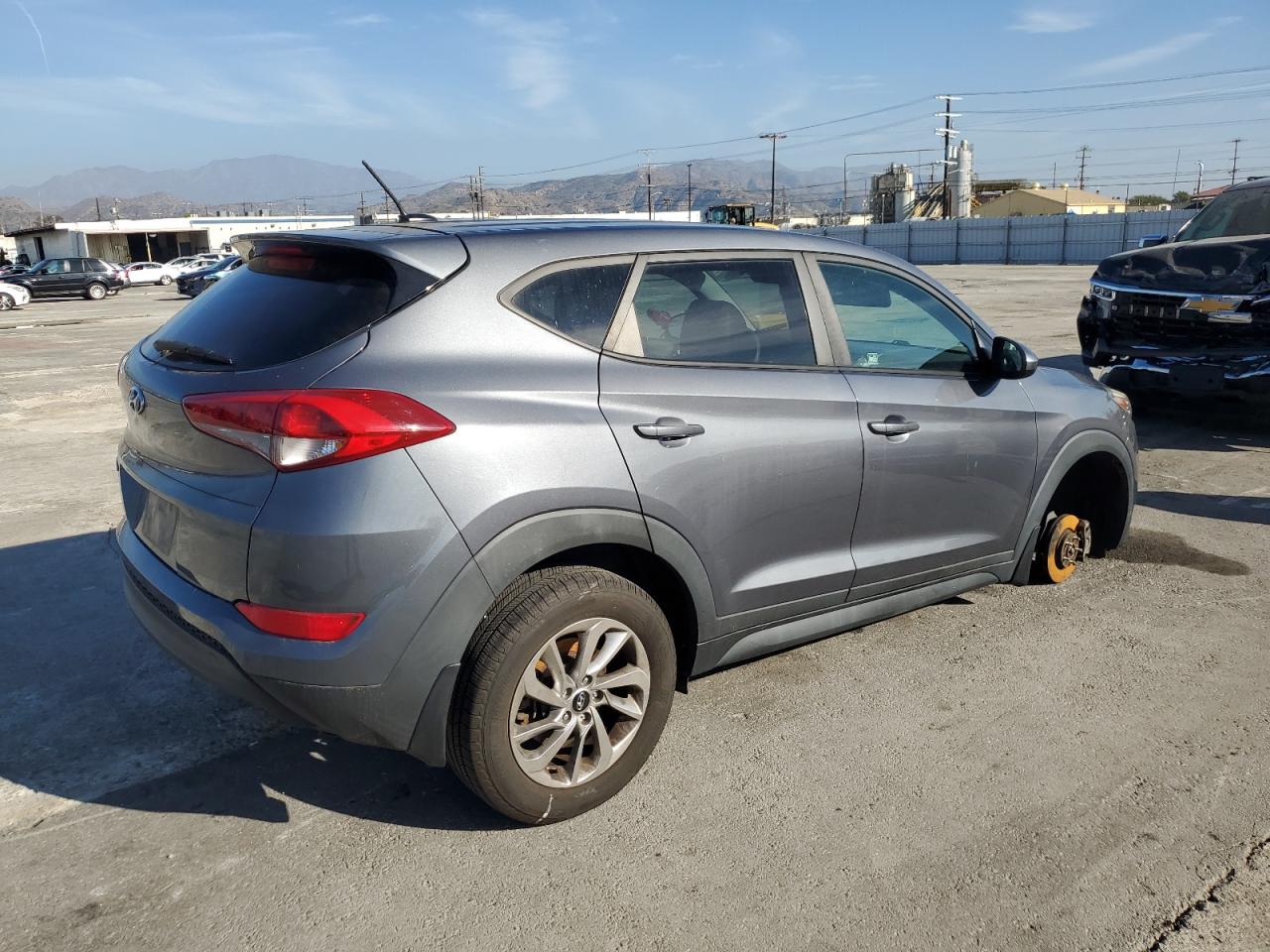 Obraz 3 z 2016 HYUNDAI TUCSON SE 2016 z VIN KM8J23A42GU239131