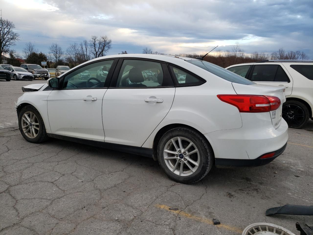 Obraz 2 z 2016 FORD FOCUS SE 2016 z VIN 1FADP3F26GL322017