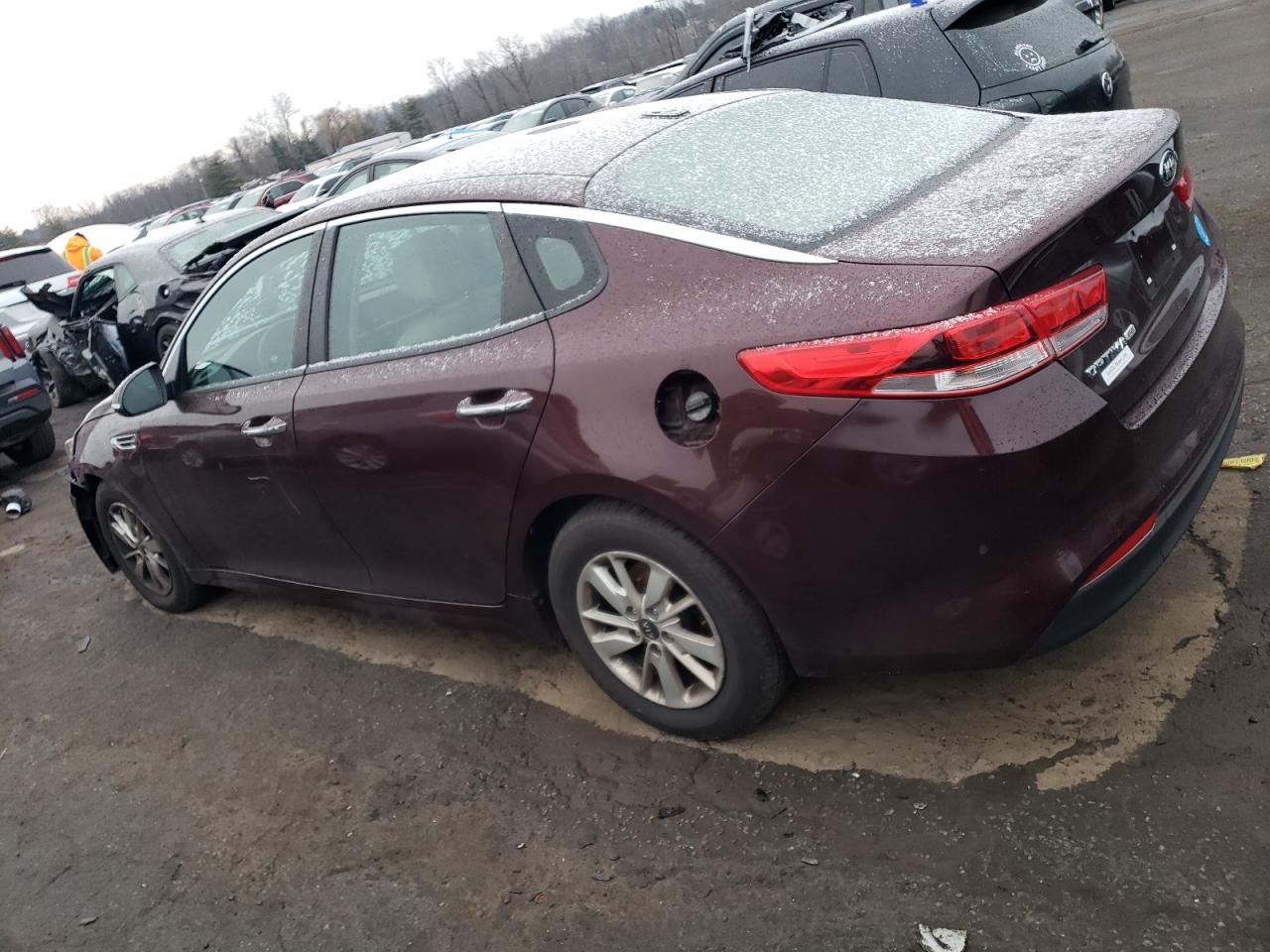 Obraz 2 z 2016 KIA OPTIMA LX 2016 z VIN 5XXGT4L33GG109273