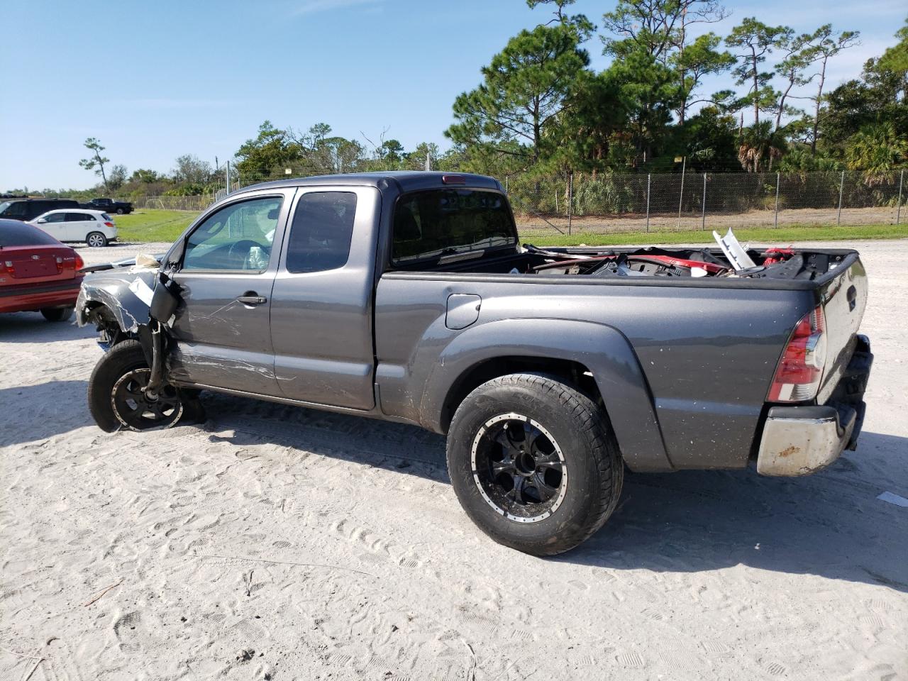 Image 2 of 2011 TOYOTA TACOMA PRERUNNER ACCESS CAB 2011 with VIN 5TFTU4GN3BX001454