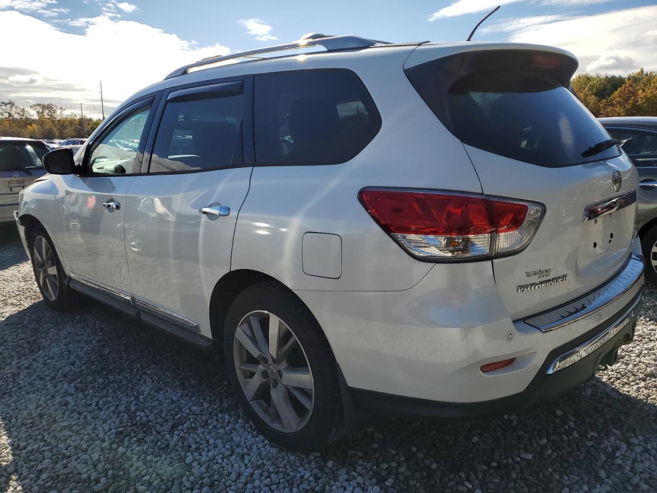 Изображение 2 2016 NISSAN PATHFINDER S 2016 с VIN 5N1AR2MM2GC616032