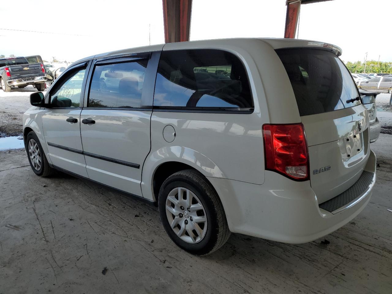 Obraz 2 z 2015 RAM TRADESMAN  2015 z VIN 2C4JRGAG3FR524093