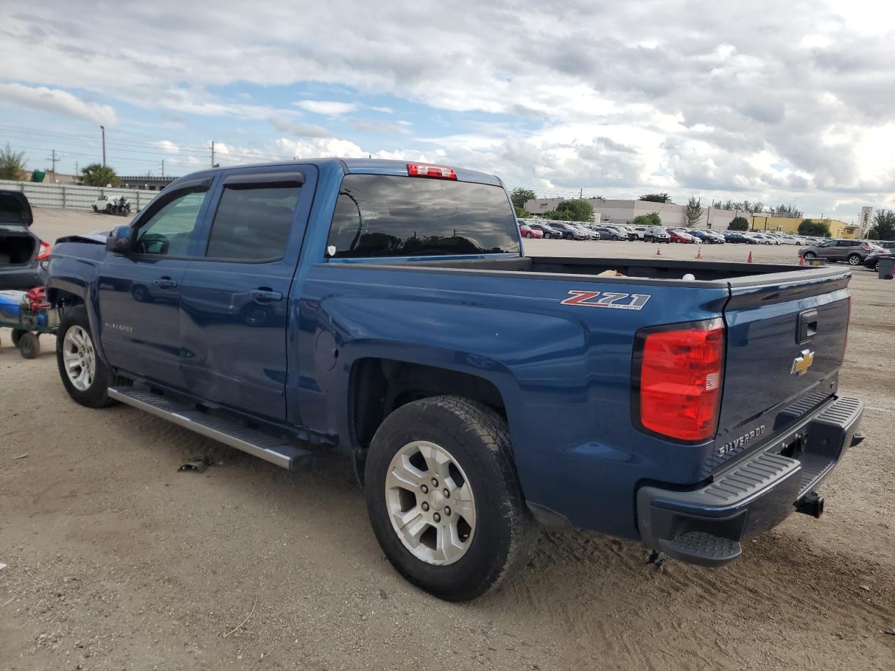 Изображение 2 2017 CHEVROLET SILVERADO K1500 LT 2017 с VIN 3GCUKREC3HG493330