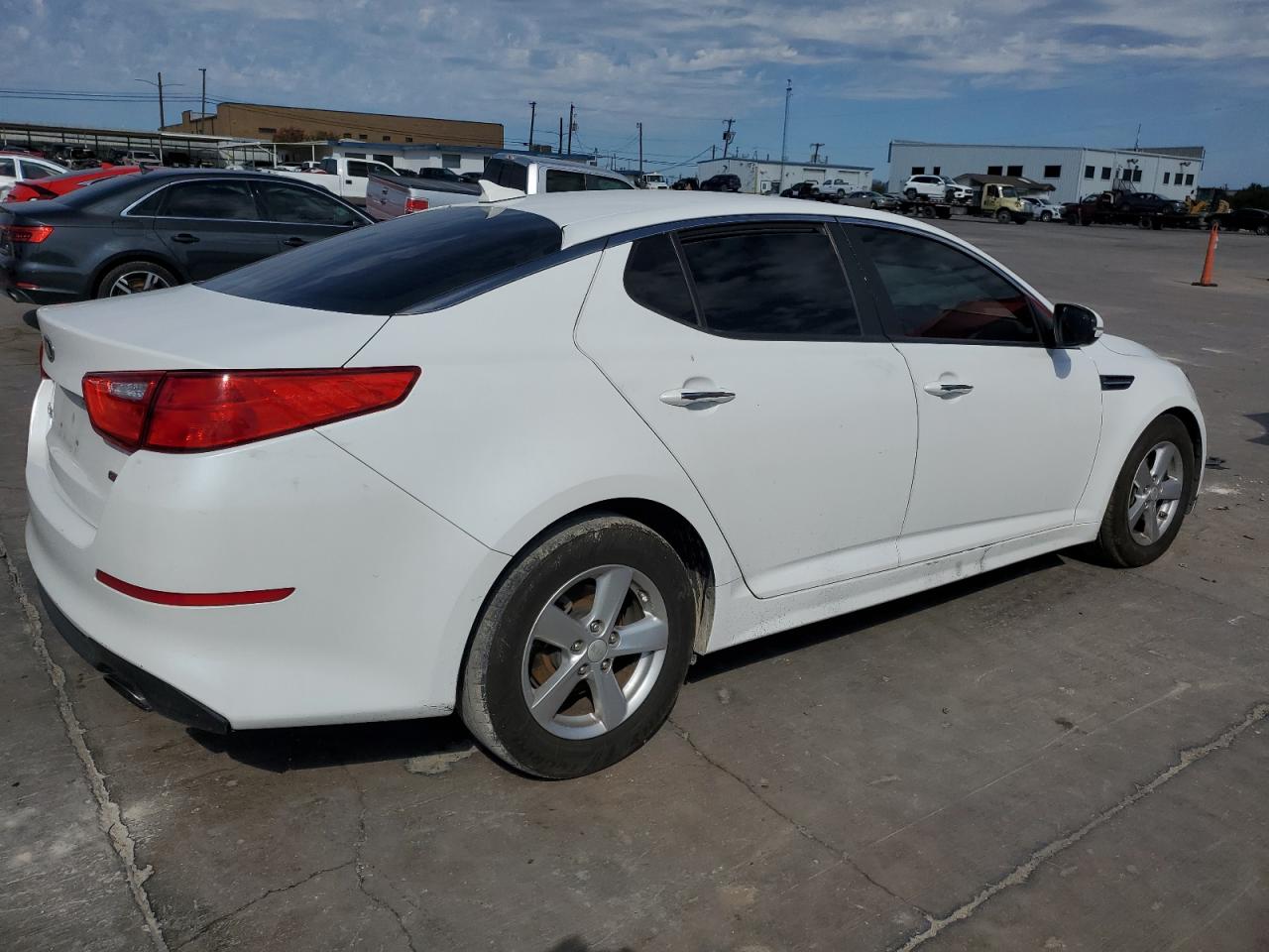 Изображение 3 2015 KIA OPTIMA LX 2015 с VIN 5XXGM4A75FG433133