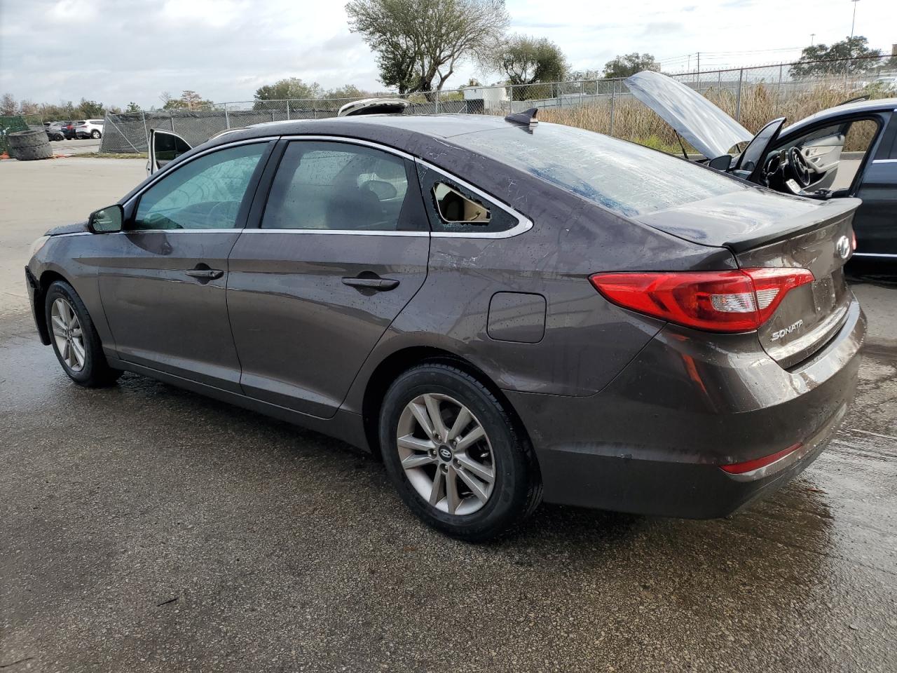 Image 2 of 2016 HYUNDAI SONATA SE 2016 with VIN 5NPE24AF8GH379840