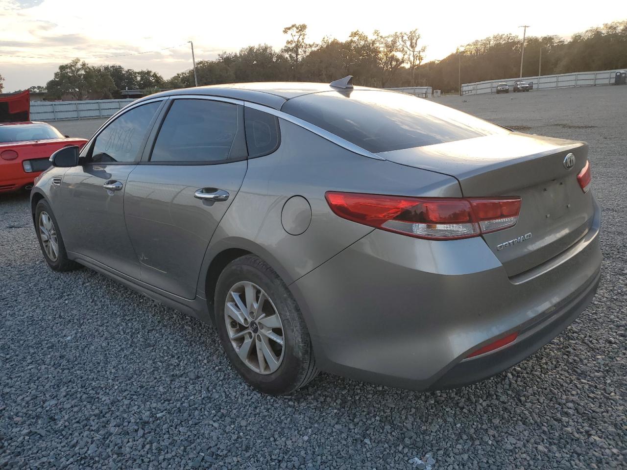 Obraz 2 z 2017 KIA OPTIMA LX 2017 z VIN 5XXGT4L35HG177639