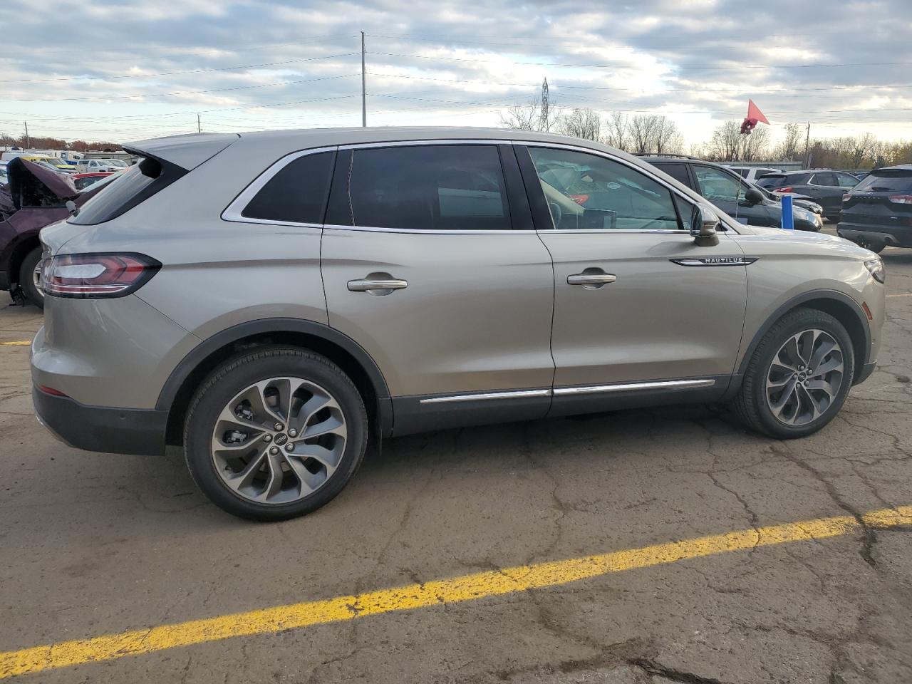Изображение 3 2023 LINCOLN NAUTILUS RESERVE 2023 с VIN 2LMPJ8K93PBL19648