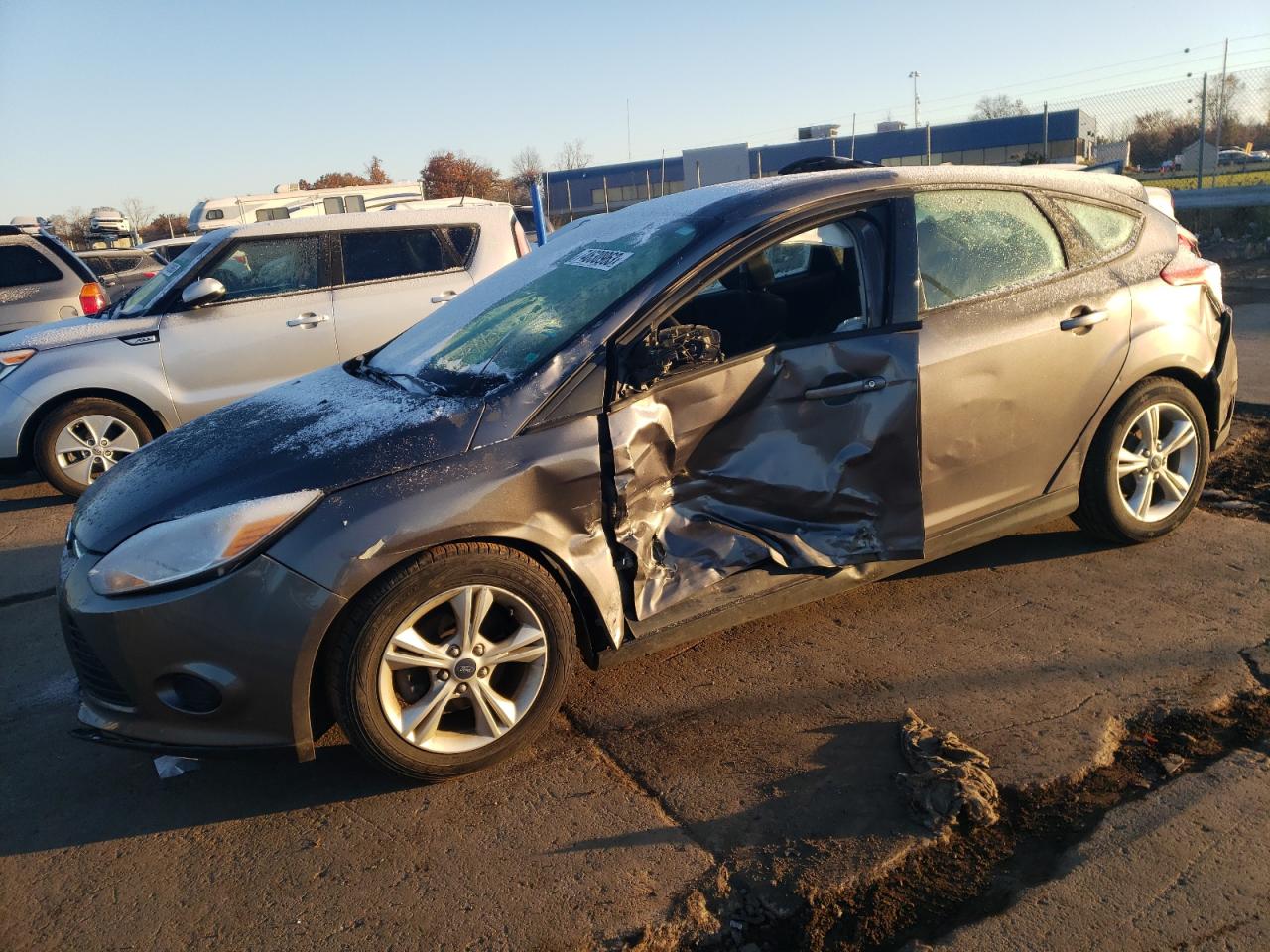Image 1 of 2014 FORD FOCUS SE 2014 with VIN 1FADP3K28EL107435