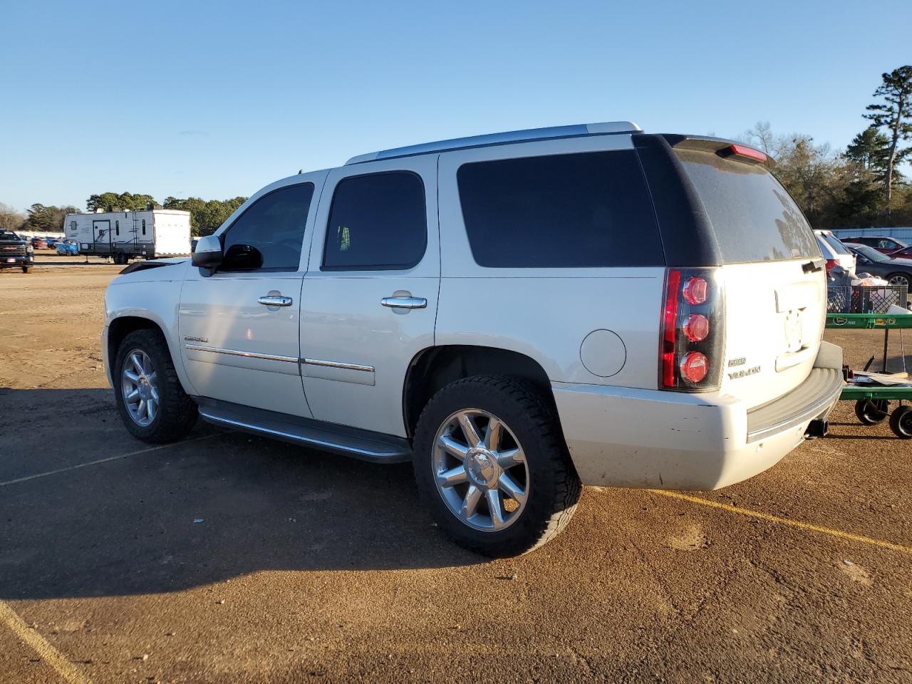 Obraz 2 z 2010 GMC YUKON DENALI 2010 z VIN 1GKUKEEF2AR289096