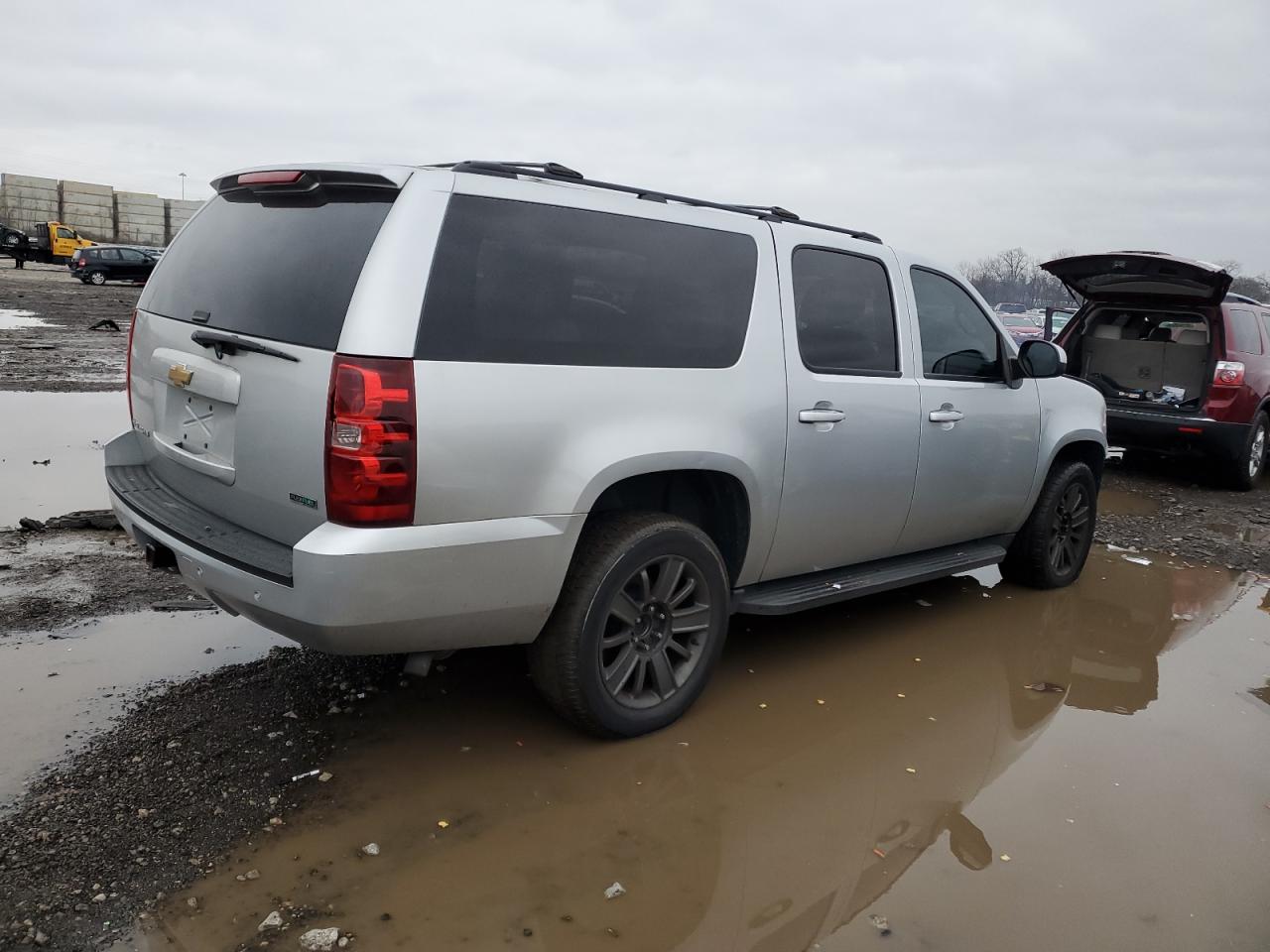 Image 3 of 2012 CHEVROLET SUBURBAN K1500 LT 2012 with VIN 1GNSKJE79CR317068