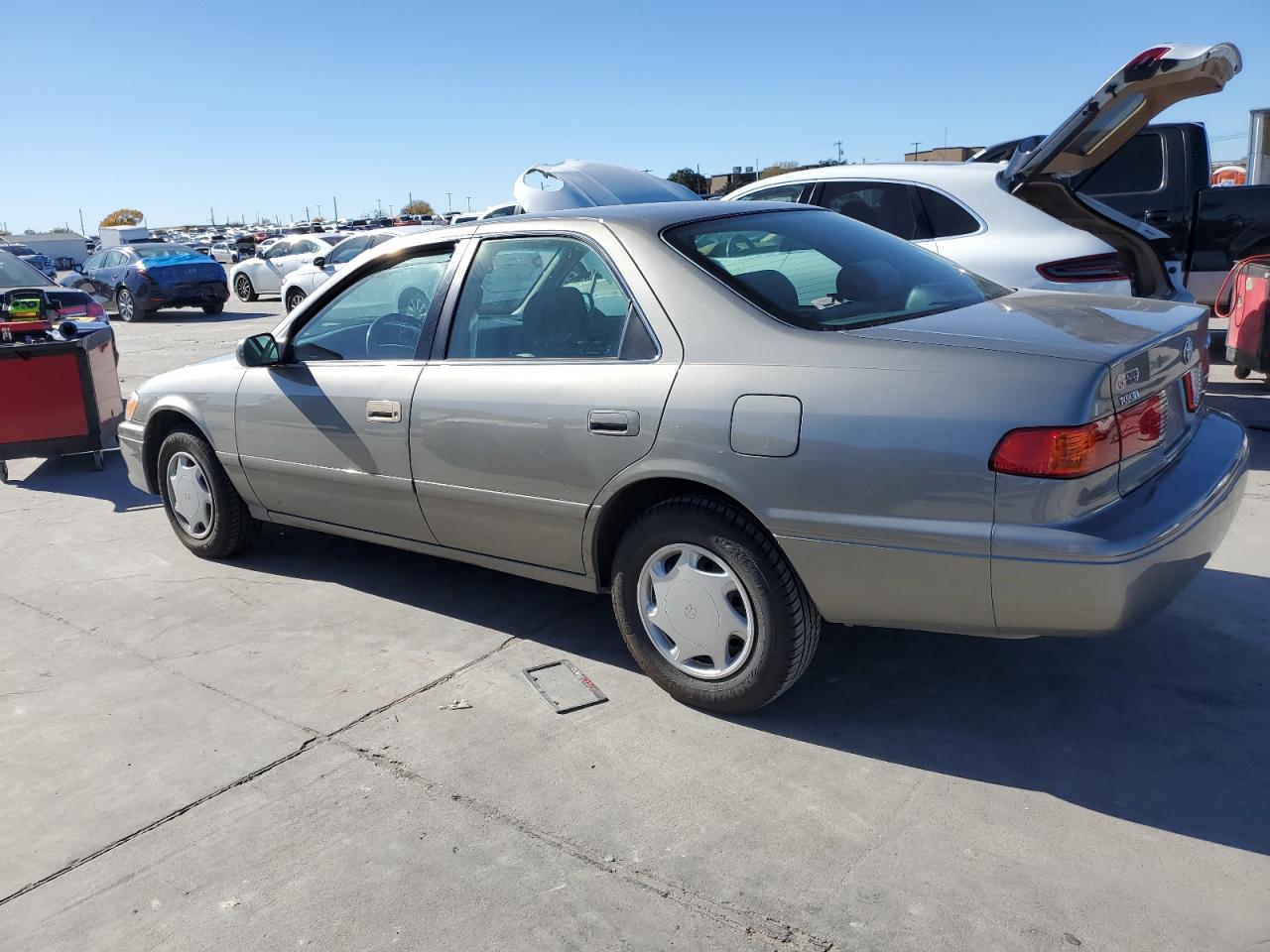 Obraz 2 z 2000 TOYOTA CAMRY CE 2000 z VIN 4T1BG22K5YU683926