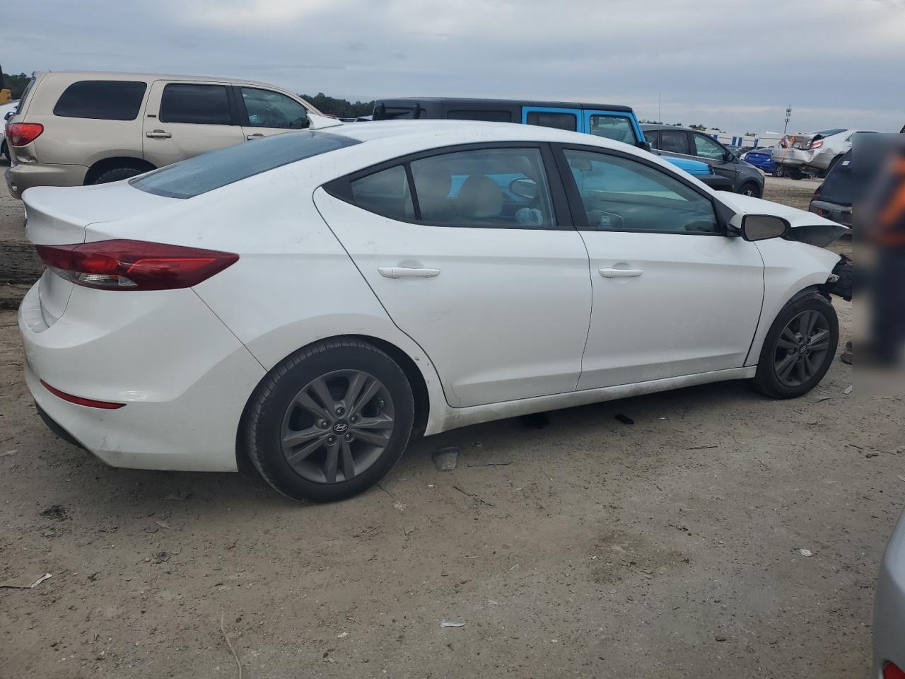 Image 3 of 2017 HYUNDAI ELANTRA SE 2017 with VIN 5NPD84LFXHH183701