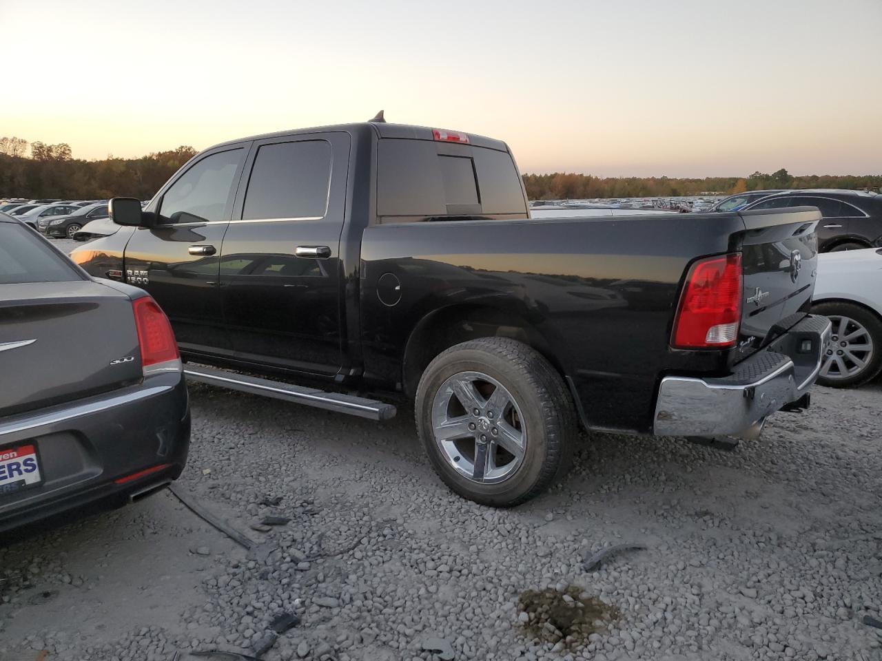 Изображение 2 2017 RAM 1500 SLT 2017 с VIN 1C6RR7LM6HS880438