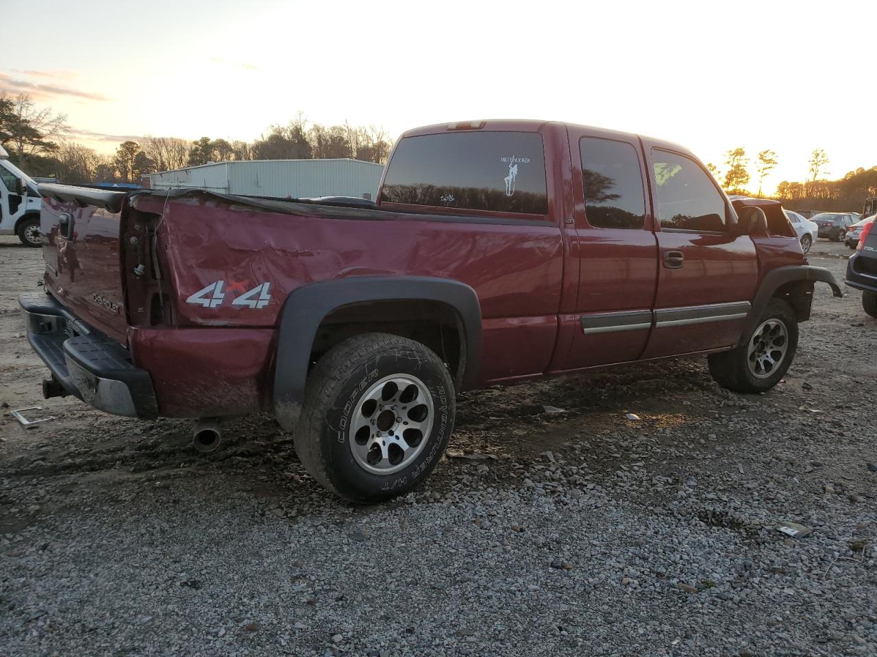 Image 3 of 2004 CHEVROLET SILVERADO K1500 2004 with VIN 2GCEK19T741151737