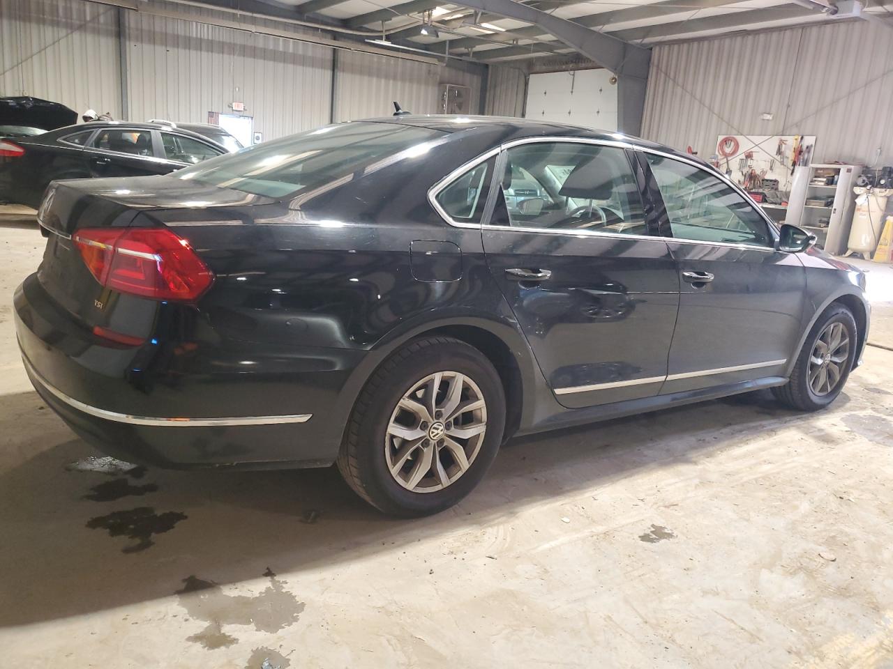 Obraz 3 z 2016 VOLKSWAGEN PASSAT S 2016 z VIN 1VWAT7A33GC049468