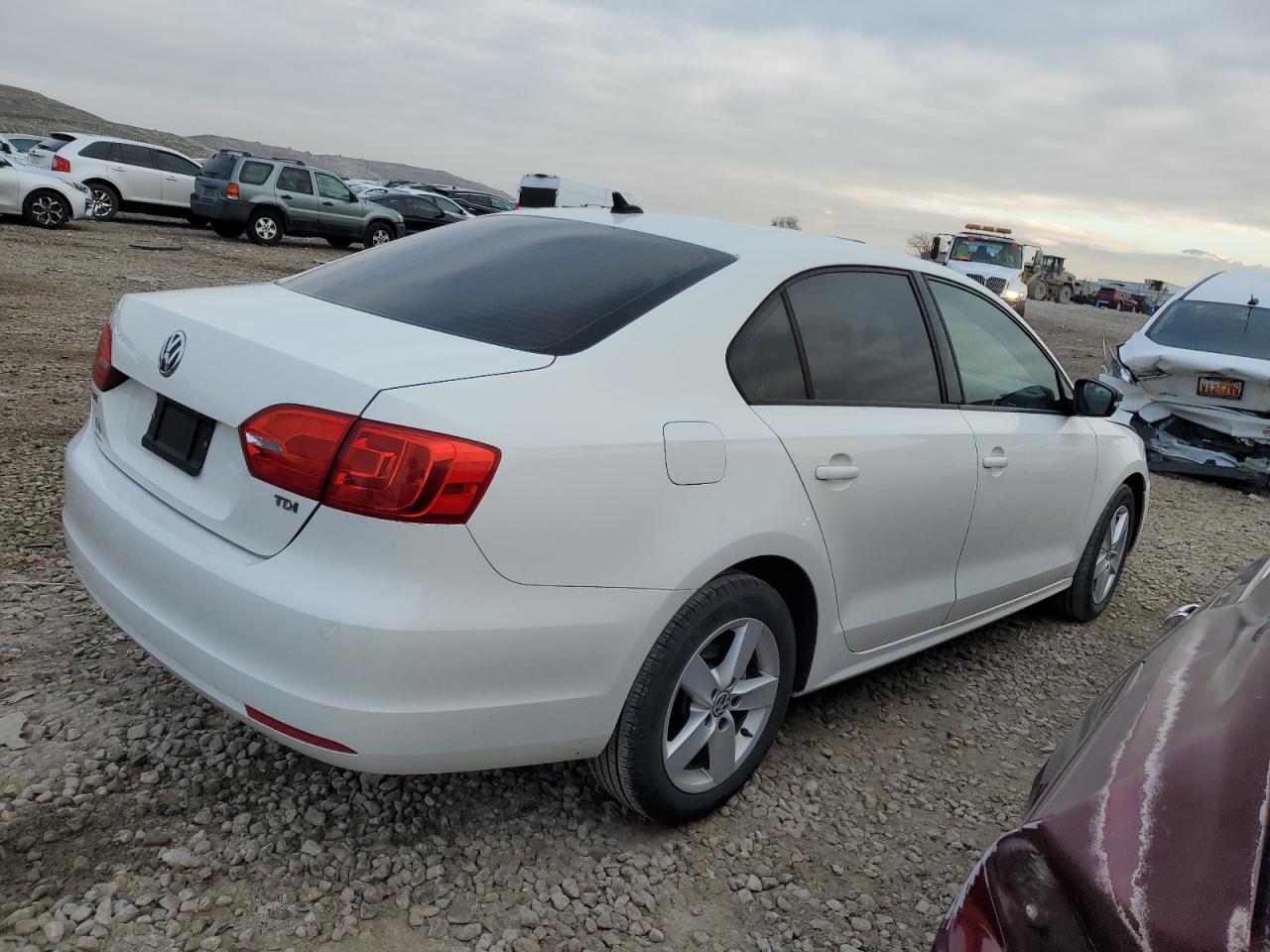 Image 3 of 2012 VOLKSWAGEN JETTA TDI 2012 with VIN 3VWLL7AJ4CM471488