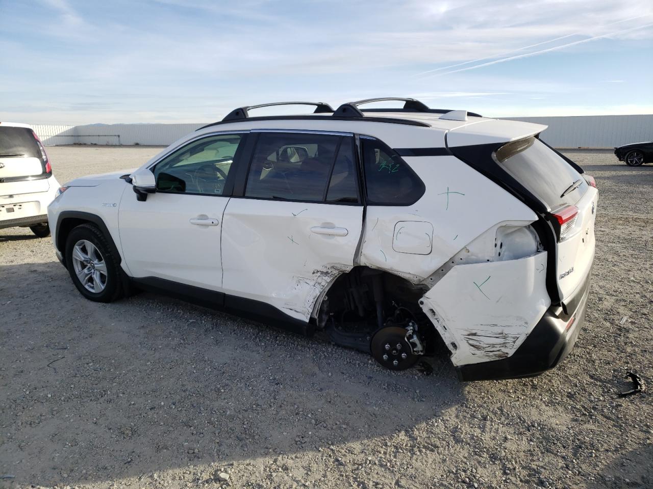 Obraz 2 z 2019 TOYOTA RAV4 XLE 2019 z VIN JTMRWRFV2KD019528