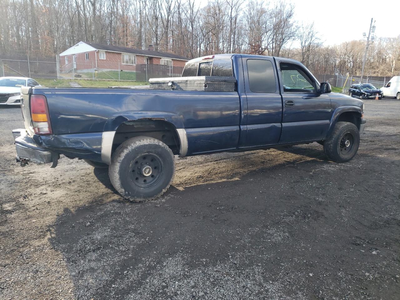 Image 3 of 1999 CHEVROLET SILVERADO K2500 1999 with VIN 1GCGK29U5XE252124
