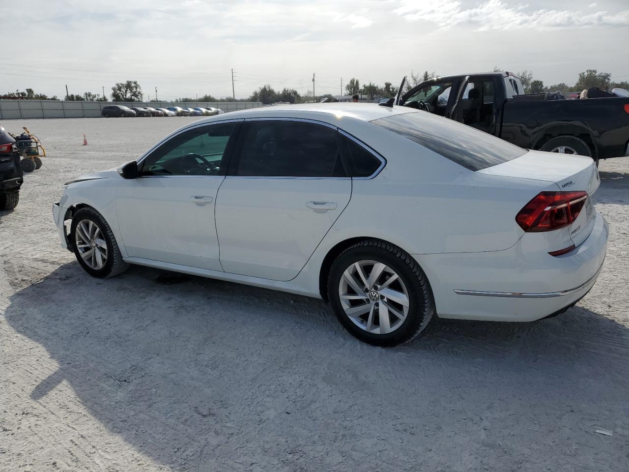 Image 2 of 2018 VOLKSWAGEN PASSAT SE 2018 with VIN 1VWBA7A31JC013084