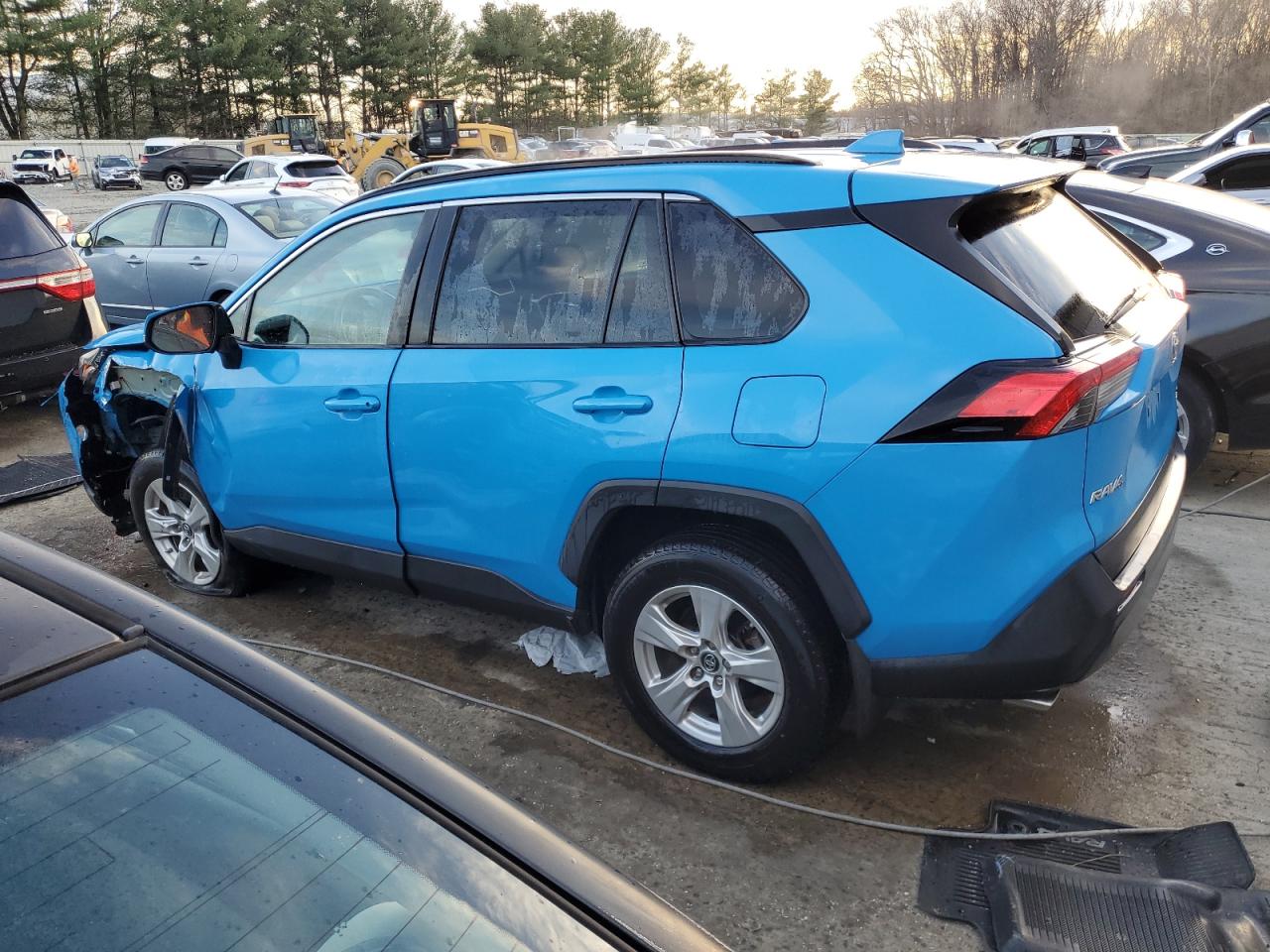 Изображение 2 2019 TOYOTA RAV4 XLE 2019 с VIN 2T3P1RFVXKC027239