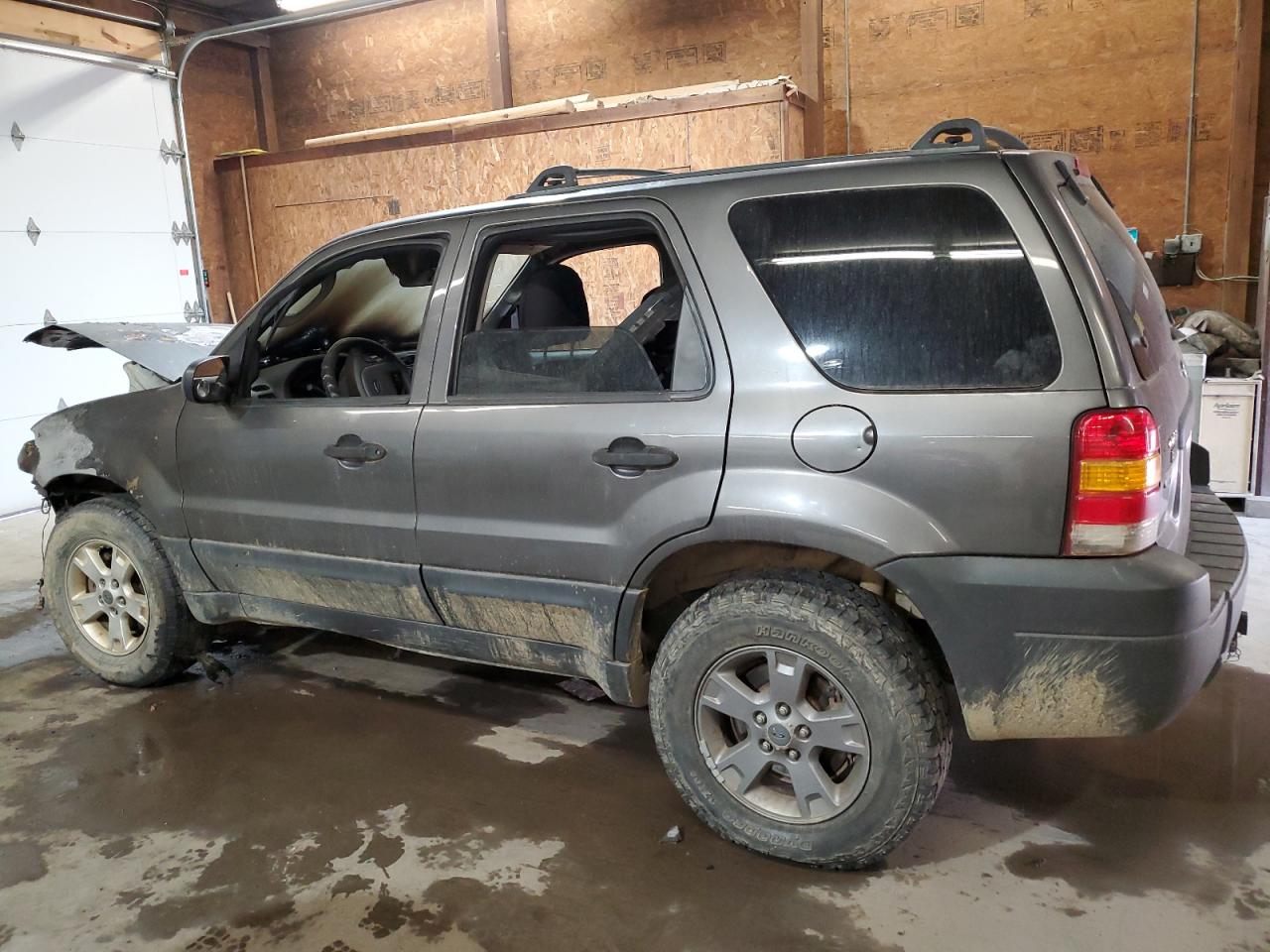 Image 2 of 2005 FORD ESCAPE XLT 2005 with VIN 1FMCU93135DA03920
