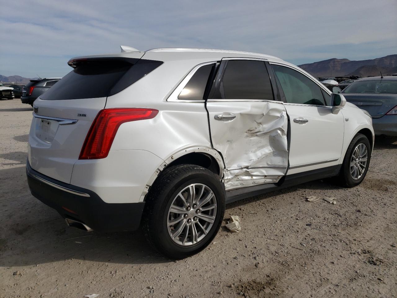 Image 3 of 2017 CADILLAC XT5 LUXURY 2017 with VIN 1GYKNBRS4HZ105796