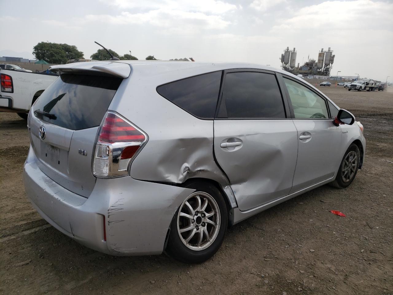 Image 3 of 2015 TOYOTA PRIUS V  2015 with VIN JTDZN3EU0FJ038594