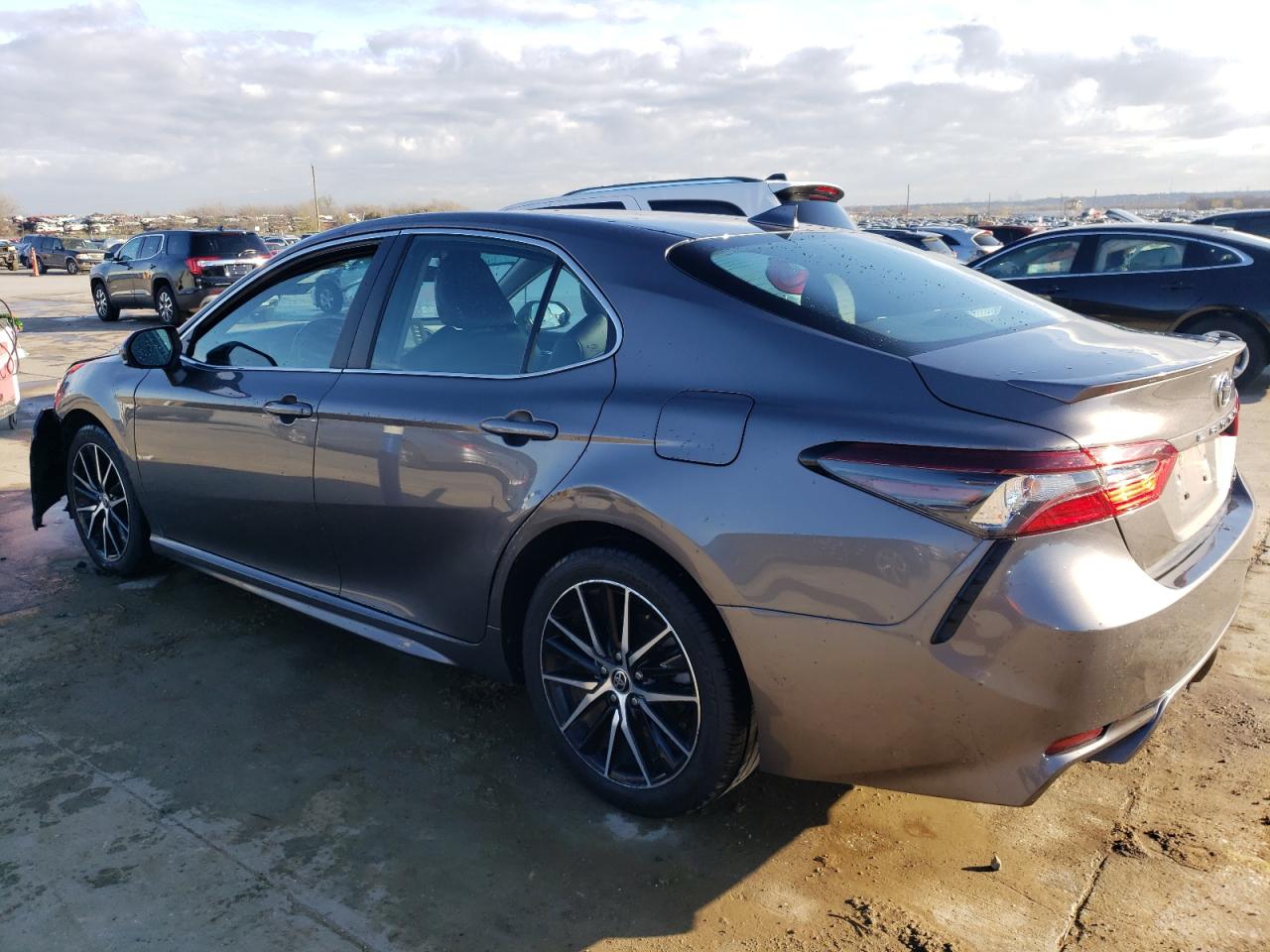 Image 2 of 2021 TOYOTA CAMRY SE 2021 with VIN 4T1G11AK0MU551413