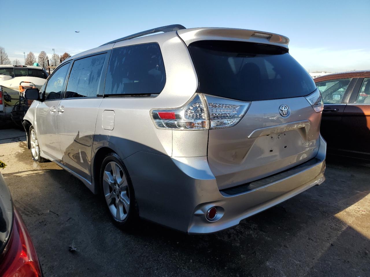 Image 2 of 2011 TOYOTA SIENNA SPORT 2011 with VIN 5TDXK3DC3BS035209