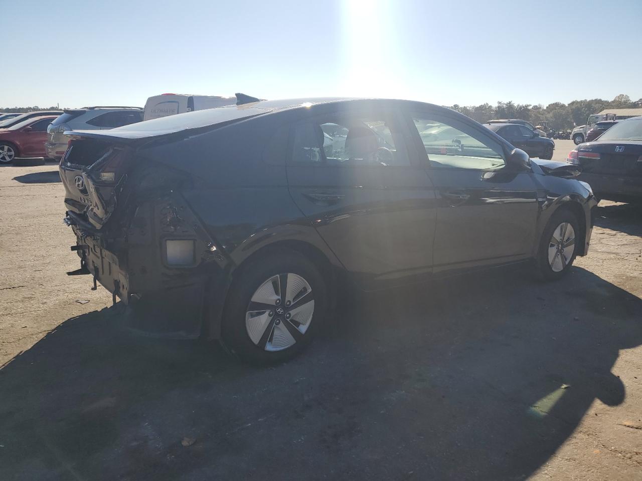 Image 3 of Hyundai Ioniq Blue 2019 with VIN KMHC65LC6KU179215