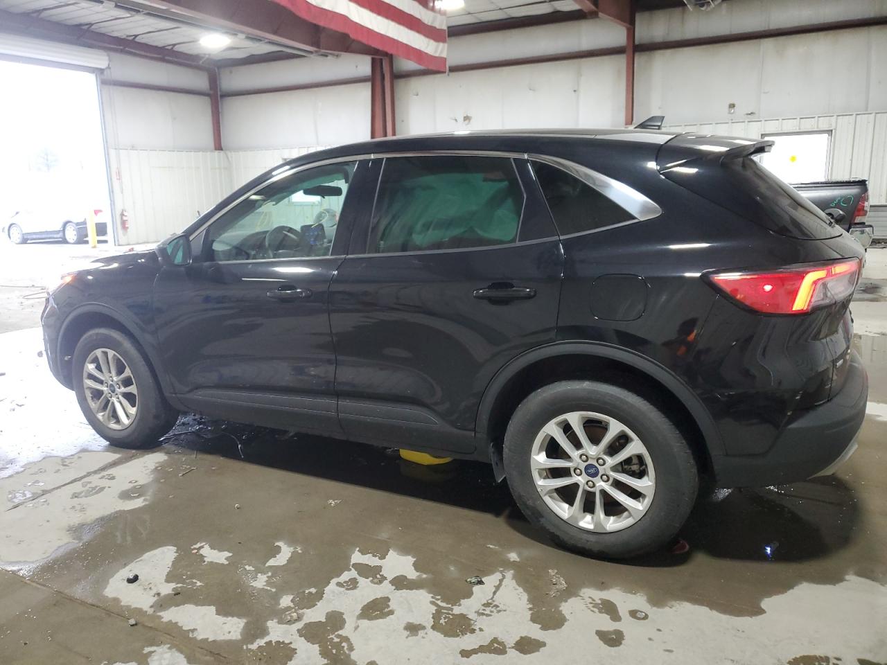 Image 2 of 2022 FORD ESCAPE SE 2022 with VIN 1FMCU9G61NUA82817