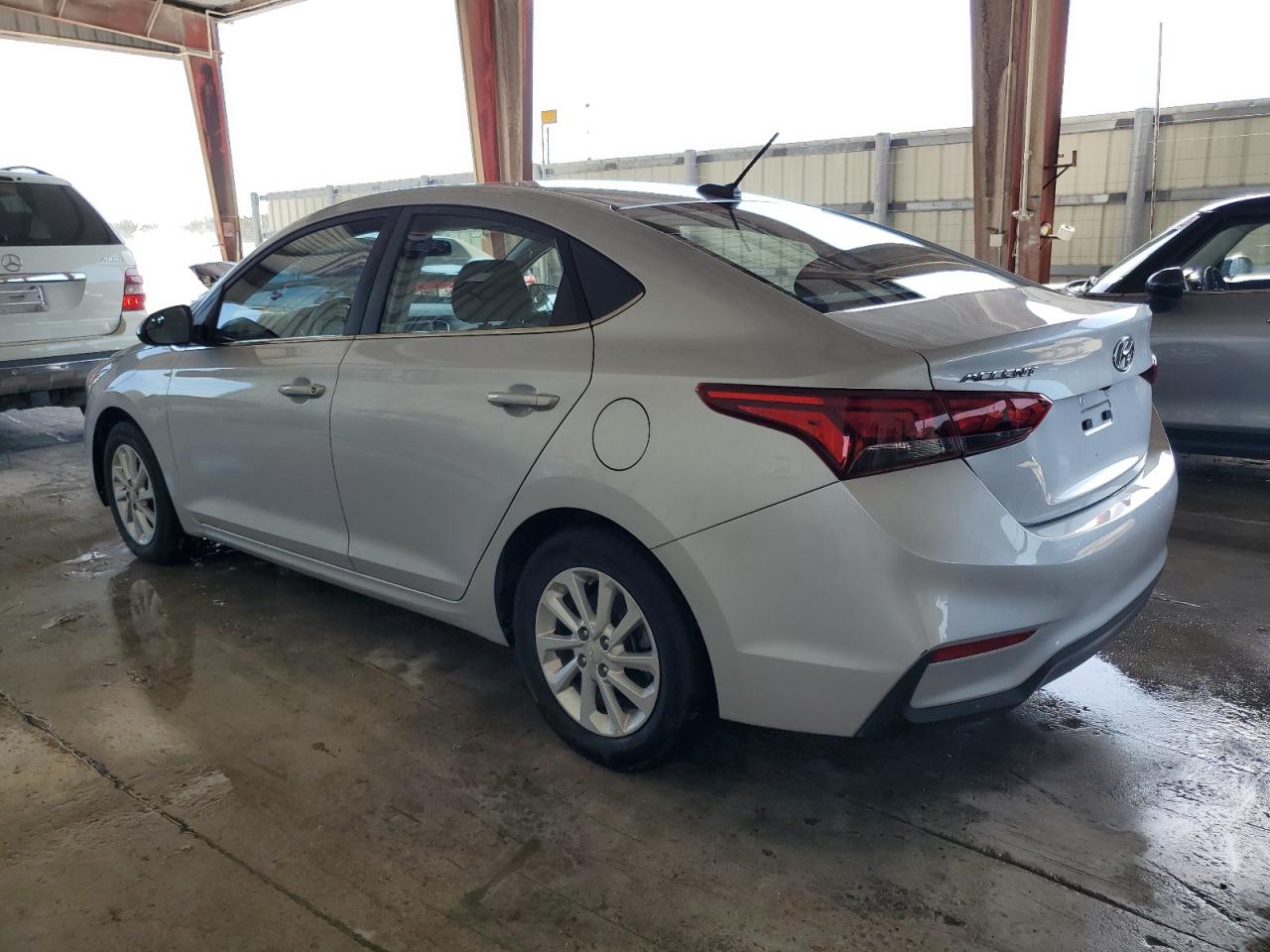 Изображение 2 2019 HYUNDAI ACCENT SE 2019 с VIN 3KPC24A34KE055519