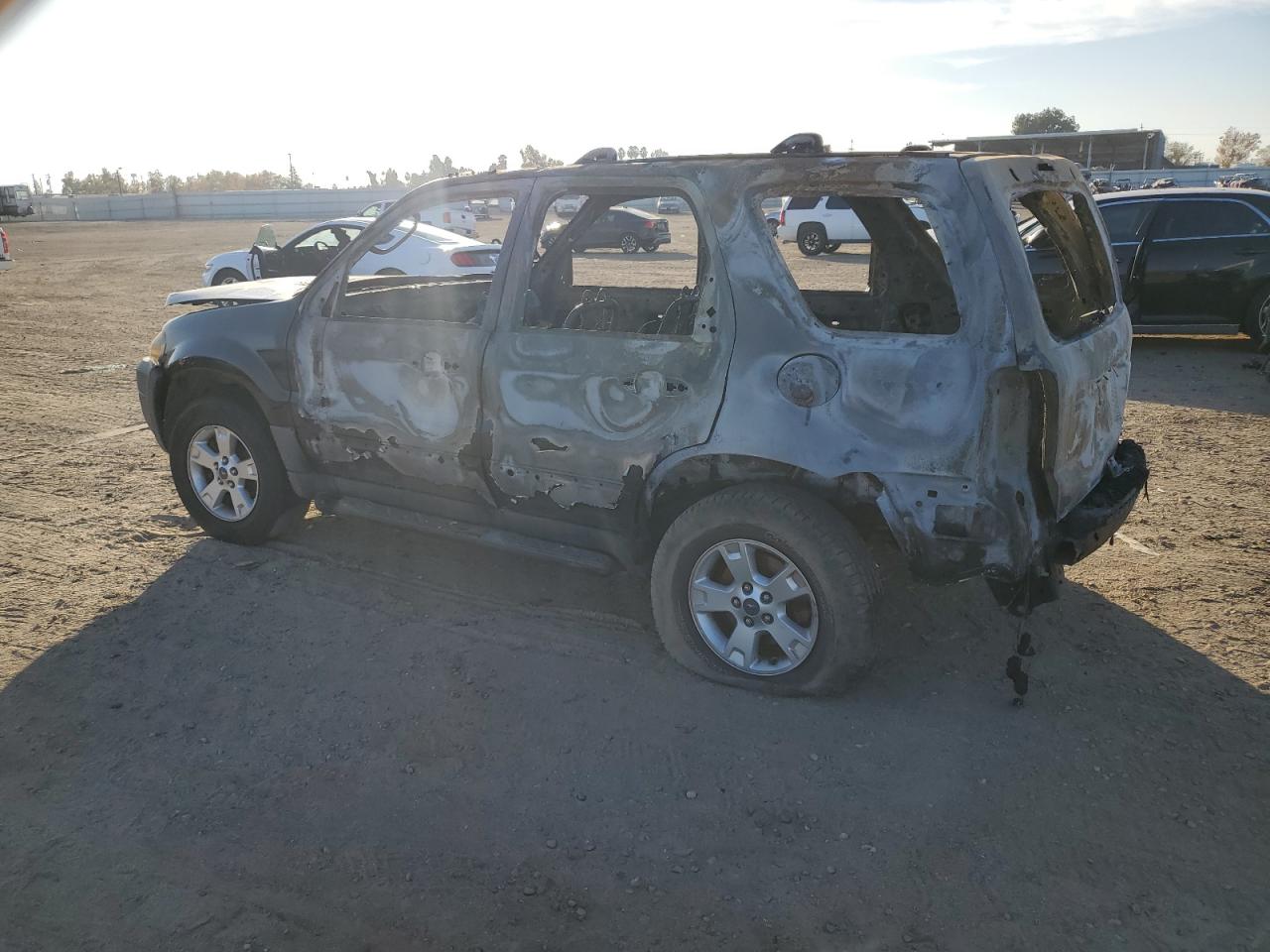 Image 2 of 2005 FORD ESCAPE XLT 2005 with VIN 1FMYU93105KB84931