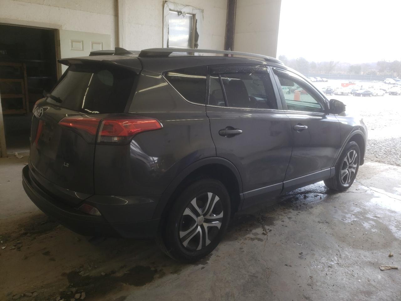 Изображение 3 2017 TOYOTA RAV4 LE 2017 с VIN JTMZFREV3HJ715391