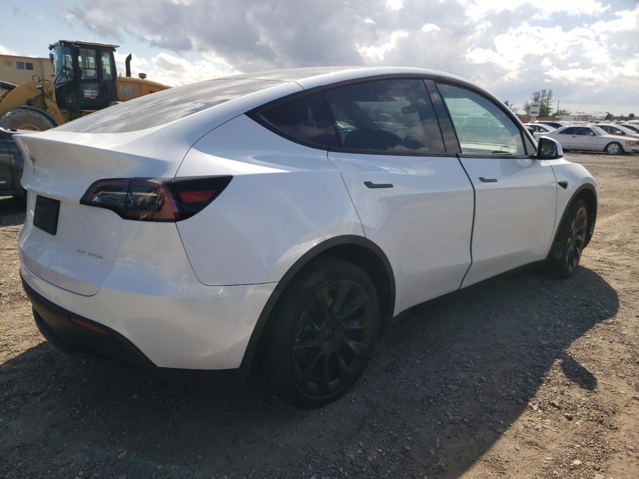 Изображение 3 2022 TESLA MODEL Y  2022 с VIN 7SAYGDEEXNF385735