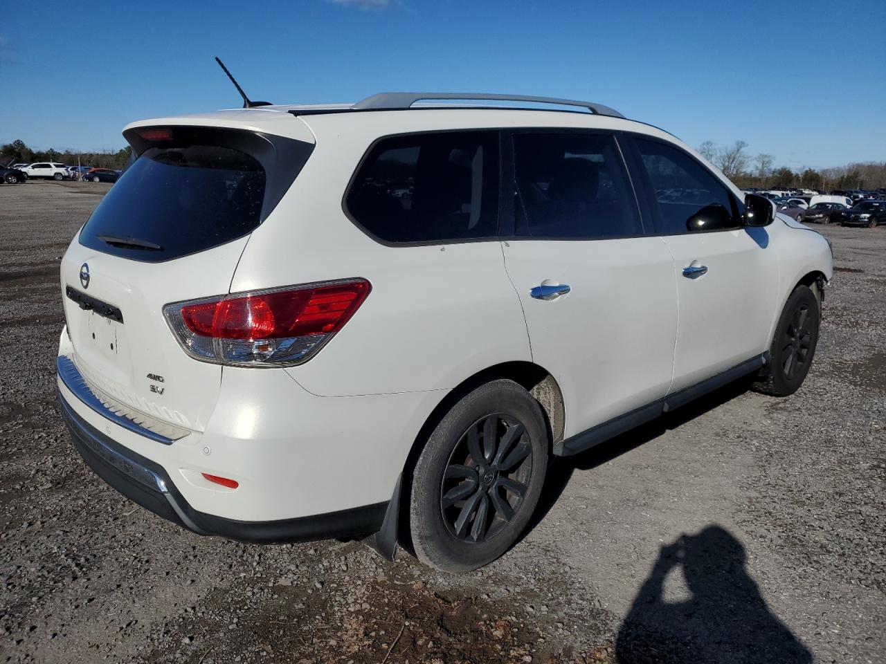 Image 3 of 2014 NISSAN PATHFINDER S 2014 with VIN 5N1AR2MMXEC704372