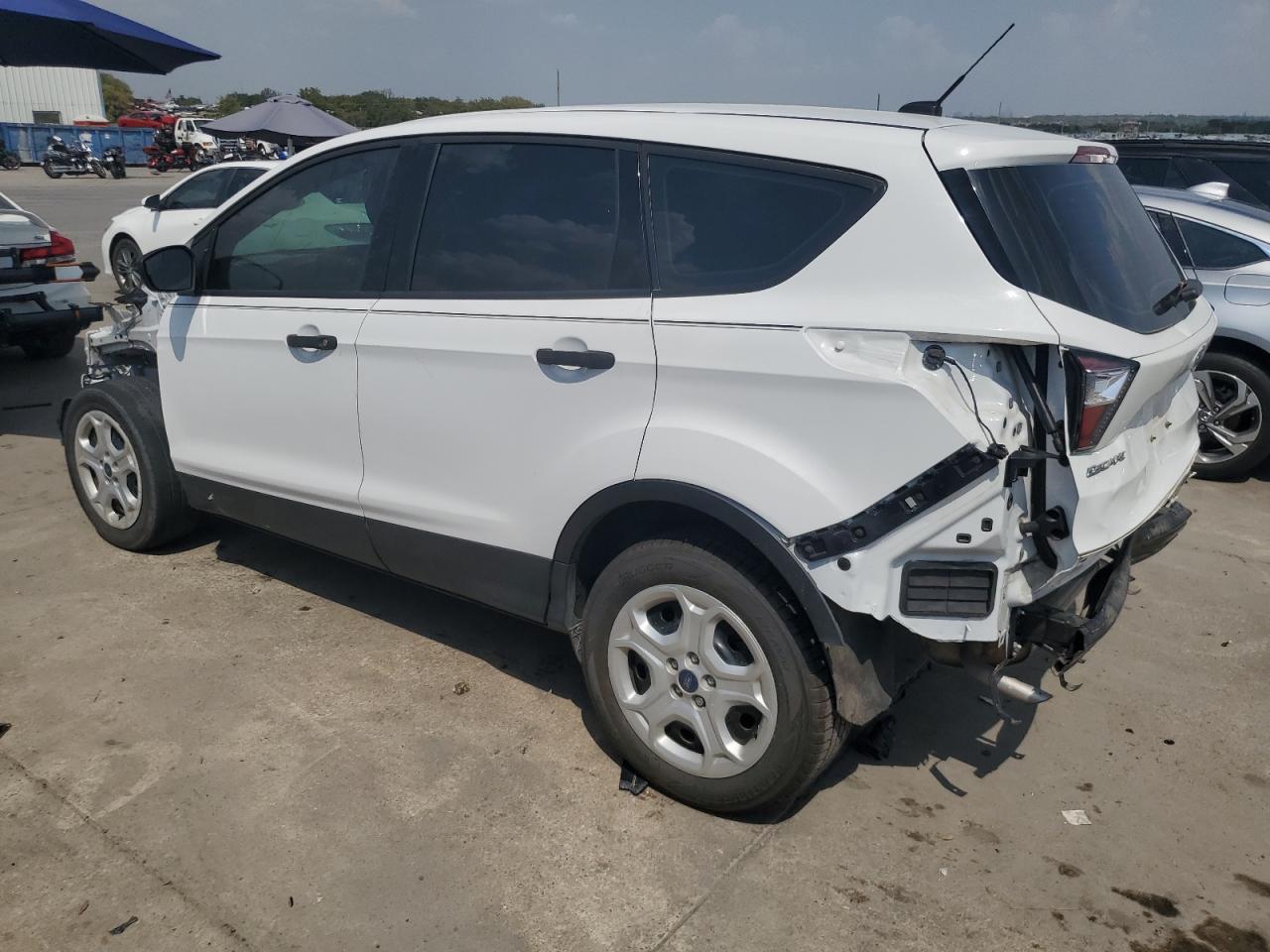 Изображение 2 2017 FORD ESCAPE S 2017 с VIN 1FMCU0F72HUC65198