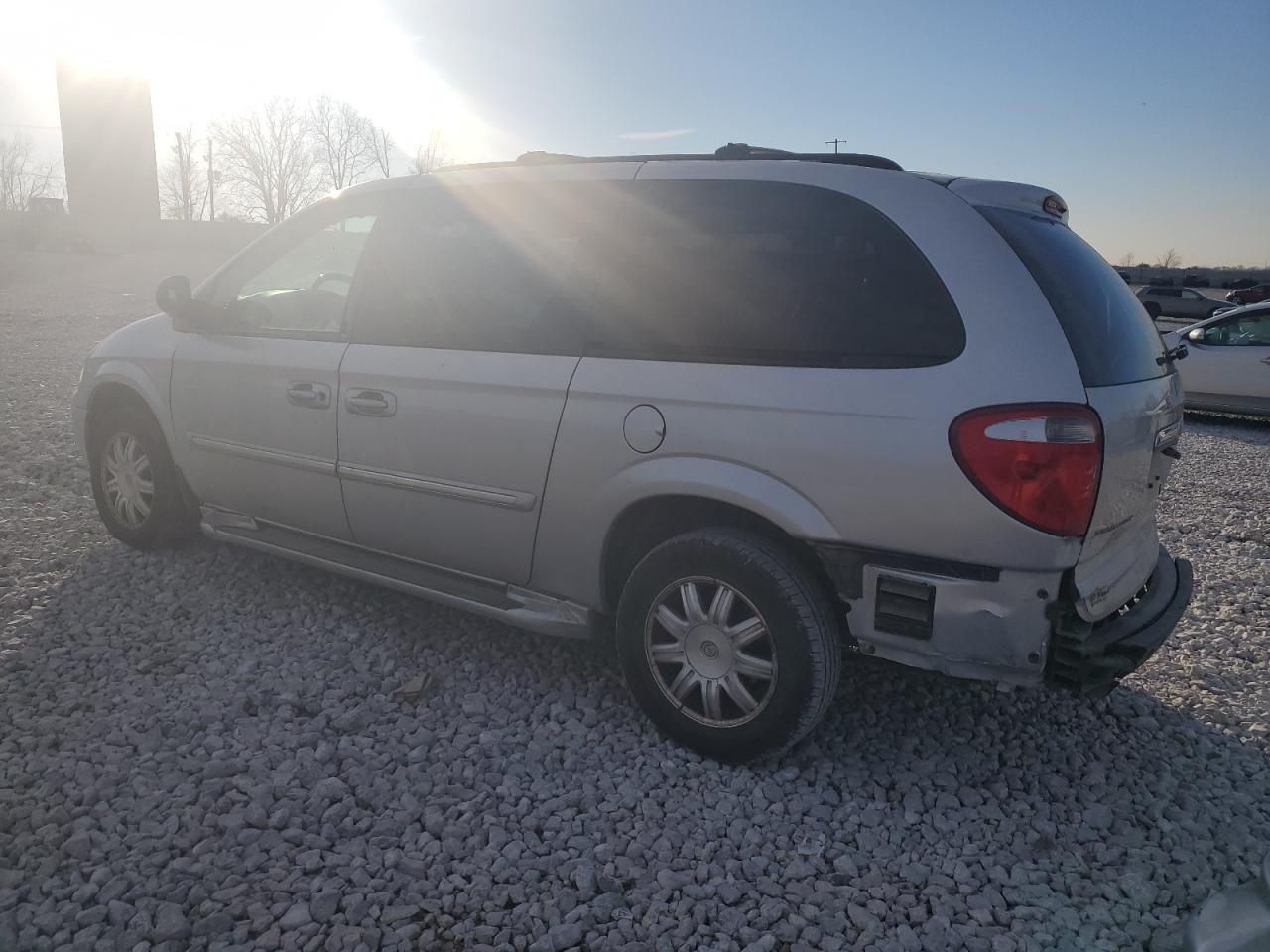 Image 2 of 2006 CHRYSLER TOWN & COUNTRY TOURING 2006 with VIN 2A8GP54L36R916786