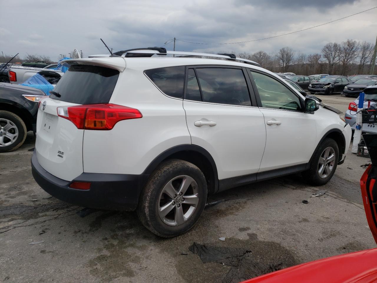 Image 3 of 2015 TOYOTA RAV4 XLE 2015 with VIN JTMRFREV6FD101785