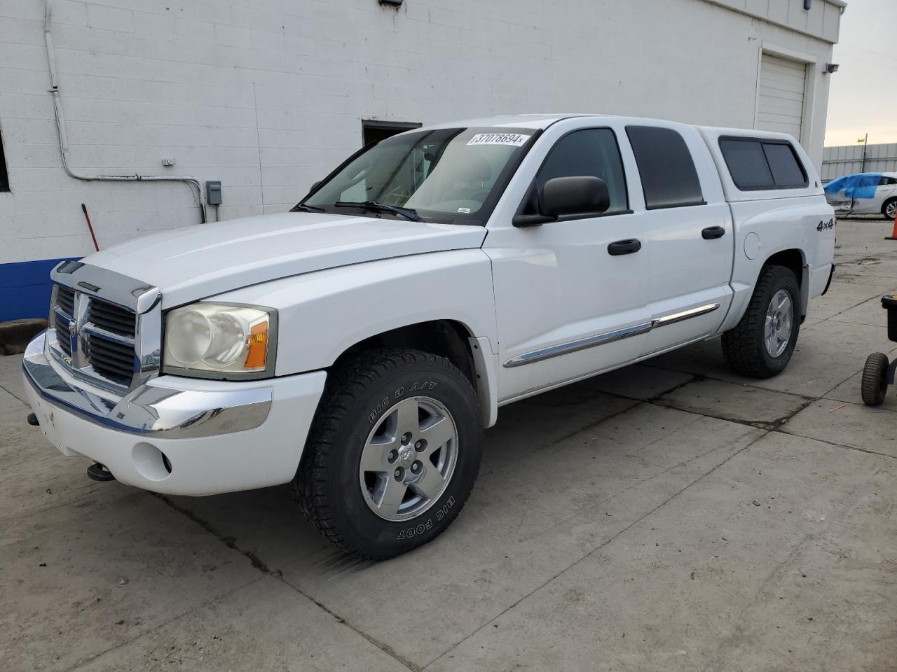 2005 DODGE DAKOTA QUAD LARAMIE 2005 image