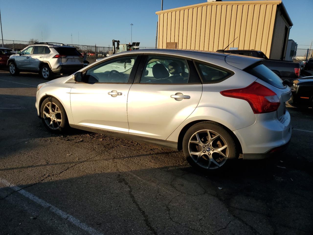Image 2 of 2013 FORD FOCUS SE 2013 with VIN 1FADP3K26DL345069