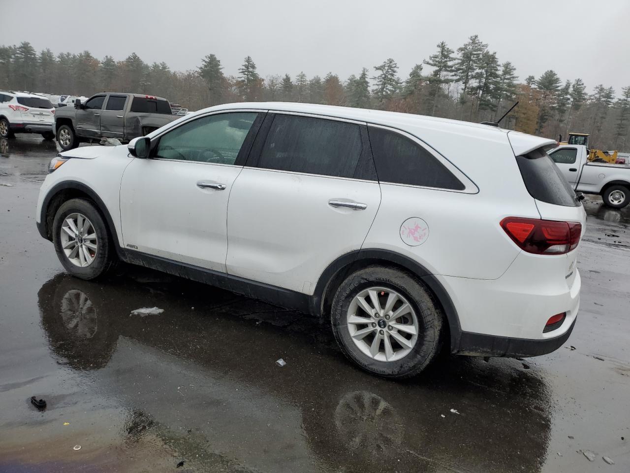 Изображение 2 2019 KIA SORENTO L 2019 с VIN 5XYPGDA35KG437340
