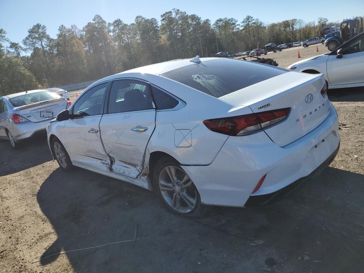 Image 2 of 2019 HYUNDAI SONATA LIMITED 2019 with VIN 5NPE34AF7KH779393